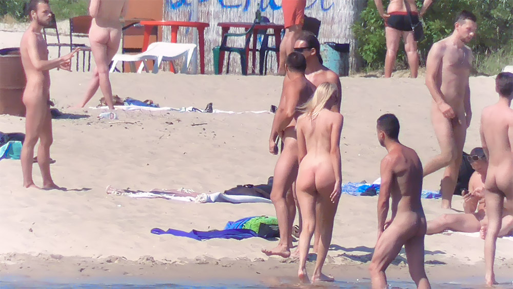 Love being almost nude on the plage with the sun on my bare bum and having a few cheacky looks thrown my way.