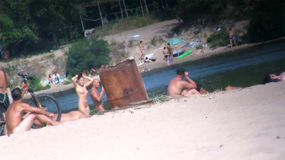 A few shots from a beach weekend and getting ready to go out. Hope you enjoy!. 4