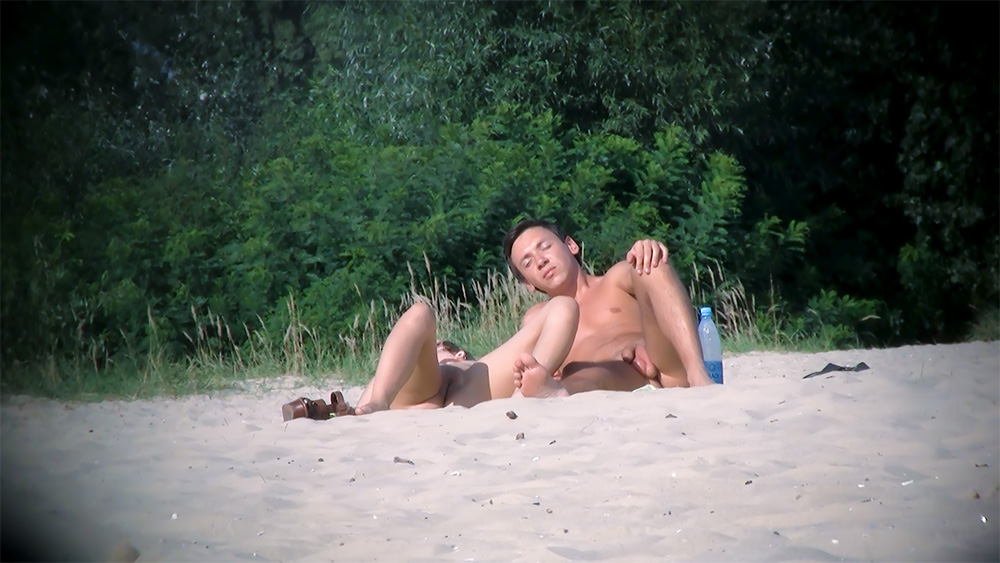 Yes, I know I am carrying too much weight, but the plage I visited were so isolated that no one had the opportunity to say "cover up", so I didn't!.