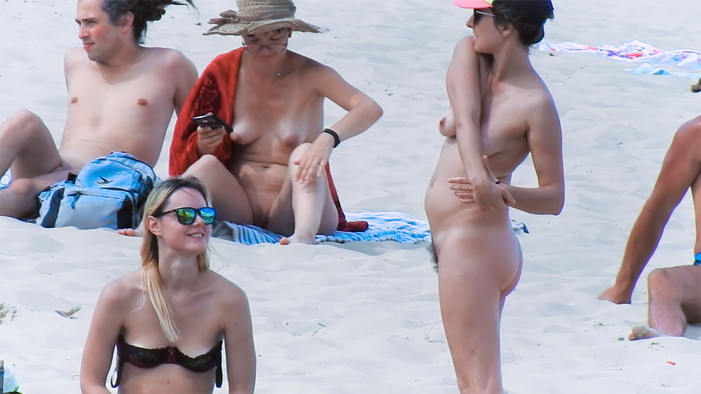 Ik zag haar elke dag op het strand met ontblote borsten.