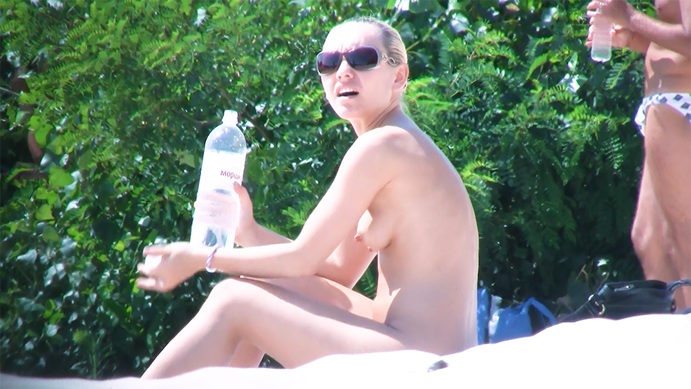 And believe me, yes, they are naturist beach all over the world with people getting out of their clothes just because they wanted it. 2